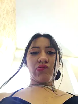 Snapshot of LuciaTomson chatting on 11.17.25 LuciaTomson online show from 11.17.25