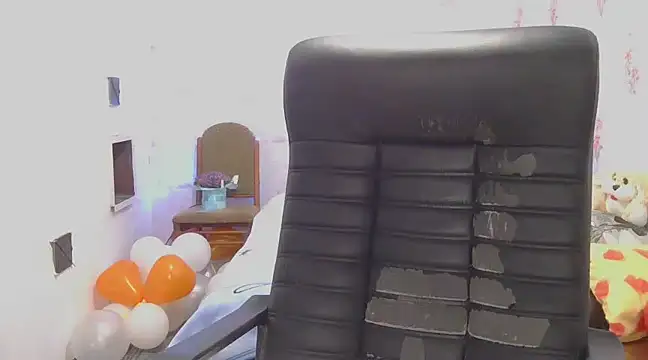 KittyyLaBeauty online show from 01.22.25