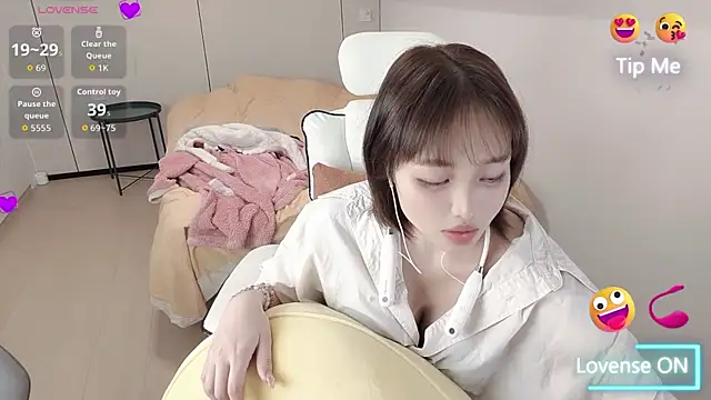 Snapshot of Cothy_Ti chatting on 01.11.26 Cothy Ti online show from 01.11.26