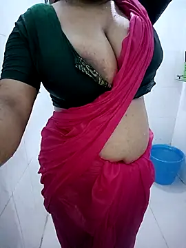 Snapshot of Dayna-36 chatting on 02.19.25 Dayna-36 online show from 02.19.25