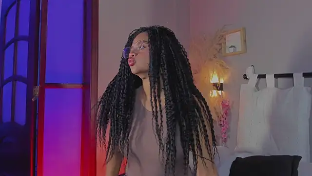 Snapshot of nayah__ chatting on 01.28.25 nayah online show from 01.28.25