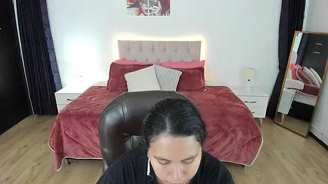 Snapshot of _Natalie18 chatting on 10.25.25 Natalie18 online show from 10.25.25