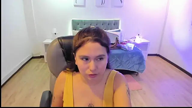 Snapshot of _Natalie18 chatting on 12.05.25 Natalie18 online show from 12.05.25