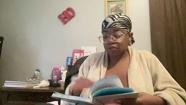 MommyConfident online show from 10.28.25