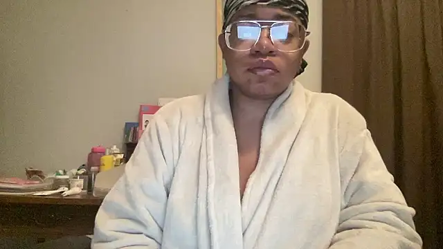 MommyConfident online show from 01.10.26