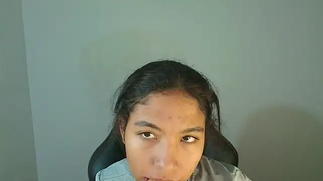 Snapshot of samy_jonnes_ chatting on 10.29.25 samy jonnes online show from 10.29.25