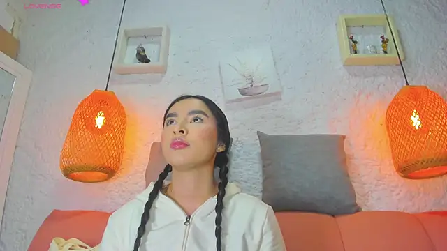 Snapshot of emiily_s chatting on 10.22.25 emiily s online show from 10.22.25