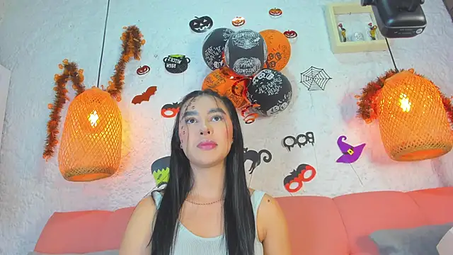 Snapshot of emiily_s chatting on 10.31.25 emiily s online show from 10.31.25