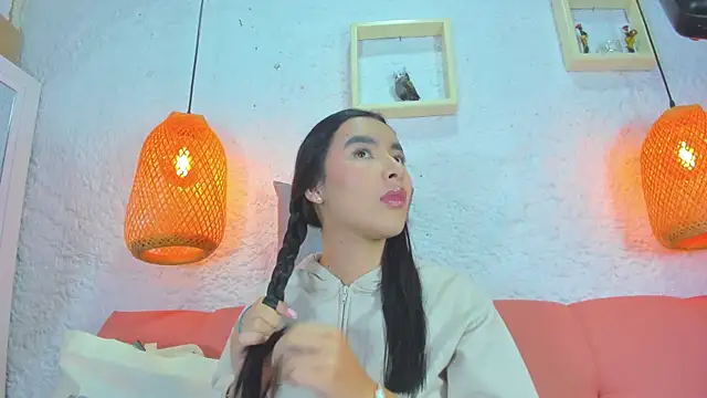 Snapshot of emiily_s chatting on 11.07.25 emiily s online show from 11.07.25