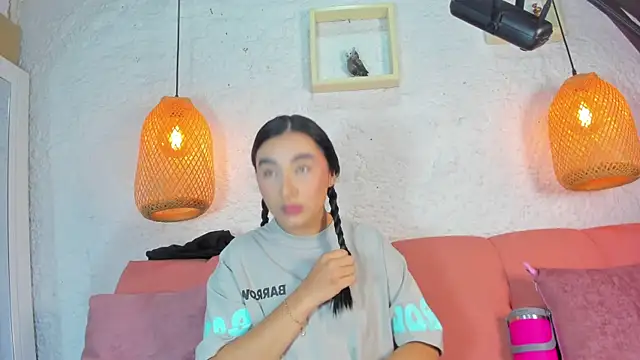 Snapshot of emiily_s chatting on 11.19.25 emiily s online show from 11.19.25