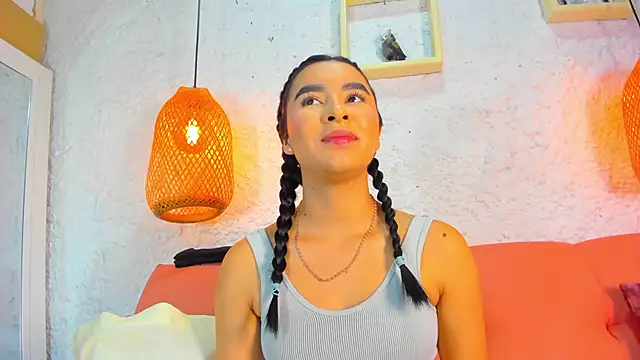 Snapshot of emiily_s chatting on 11.25.25 emiily s online show from 11.25.25