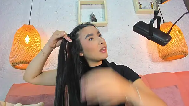 Snapshot of emiily_s chatting on 11.27.25 emiily s online show from 11.27.25