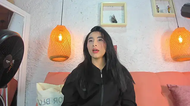 Snapshot of emiily_s chatting on 11.29.25 emiily s online show from 11.29.25