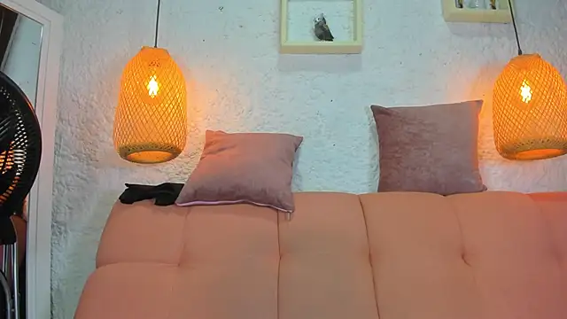 Snapshot of emiily_s chatting on 12.03.25 emiily s online show from 12.03.25