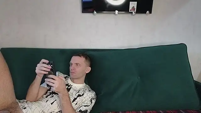 Snapshot of FoxLoveBasik chatting on 02.21.25 FoxLoveBasik online show from 02.21.25