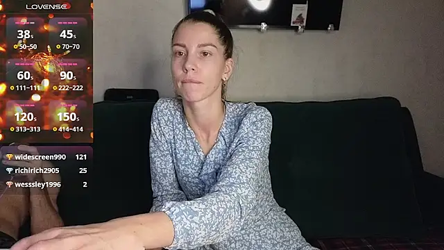 Snapshot of FoxLoveBasik chatting on 02.23.25 FoxLoveBasik online show from 02.23.25