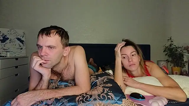 Snapshot of FoxLoveBasik chatting on 03.18.25 FoxLoveBasik online show from 03.18.25