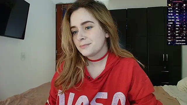 Snapshot of miss_seline chatting on 02.14.25 miss seline online show from 02.14.25