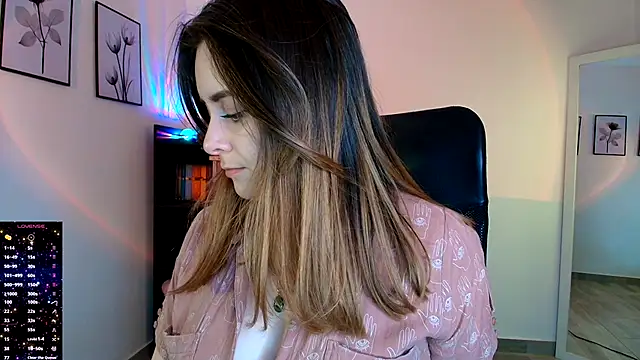 Snapshot of miss_seline chatting on 11.22.25 miss seline online show from 11.22.25