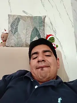 Snapshot of latino17 chatting on 12.01.25 latino17 online show from 12.01.25