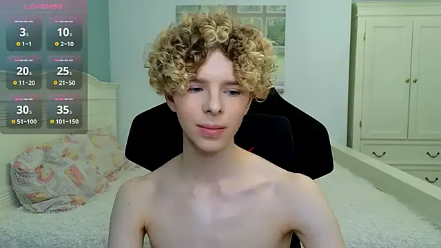 Snapshot of Kudi_Minnt chatting on 10.28.25 Kudi Minnt online show from 10.28.25