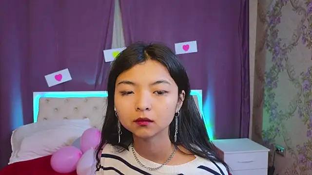 Shy Kira online show from 02.10.25