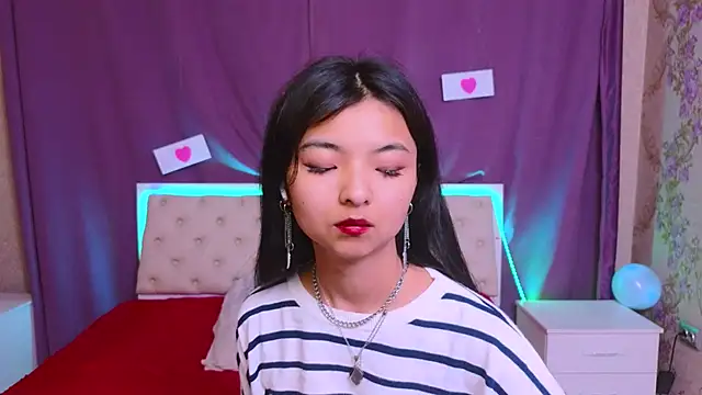 Shy Kira online show from 02.12.25