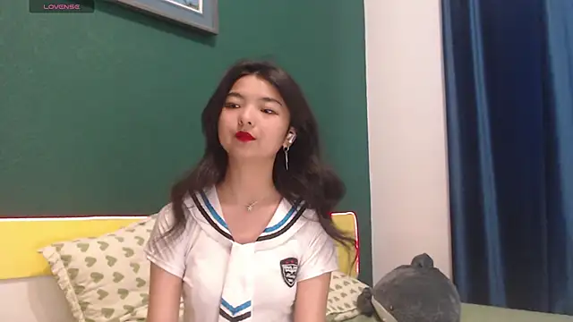 Snapshot of Shy_Kira chatting on 06.14.26 Shy Kira online show from 06.14.26