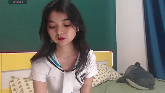Snapshot of Shy_Kira chatting on 06.18.26 Shy Kira online show from 06.18.26