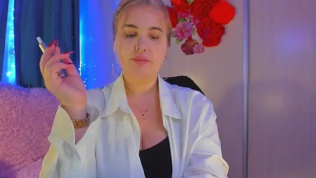 CoraSwon online show from 02.04.25