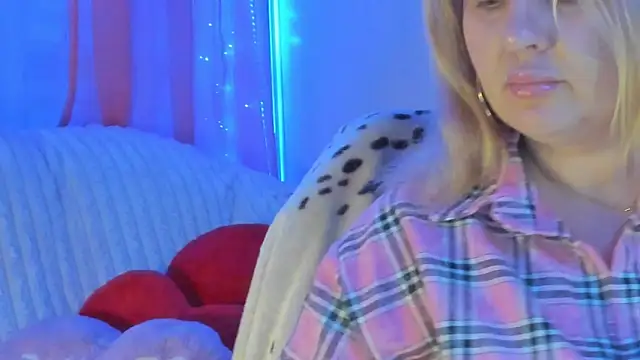 CoraSwon online show from 03.16.25