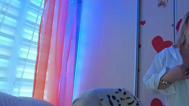 CoraSwon online show from 03.18.25