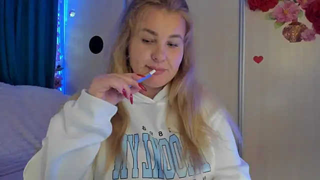 CoraSwon online show from 09.26.25