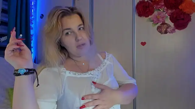 CoraSwon online show from 10.08.25