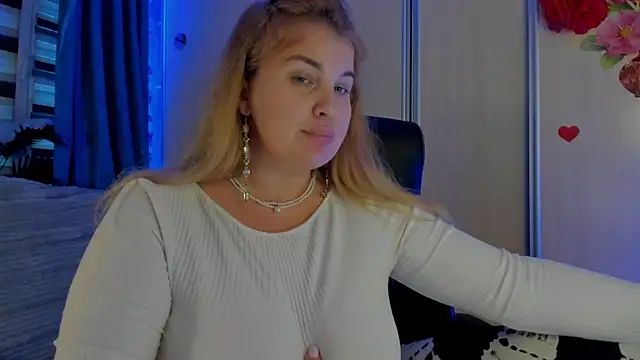 CoraSwon online show from 11.08.25