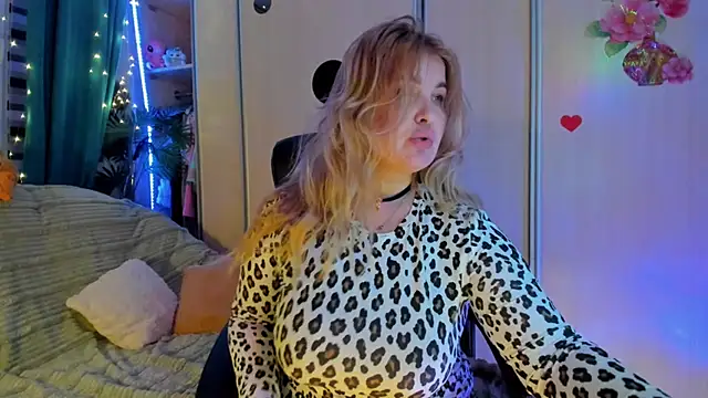 CoraSwon online show from 02.22.26