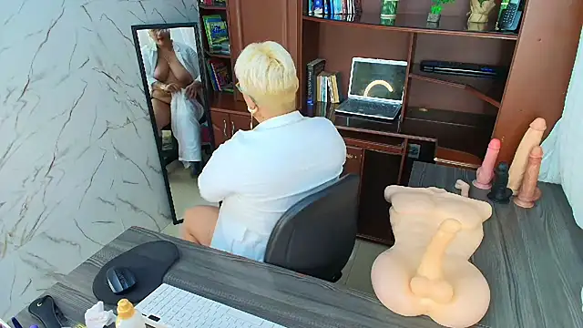 GianellaCox  online show from 02.14.25