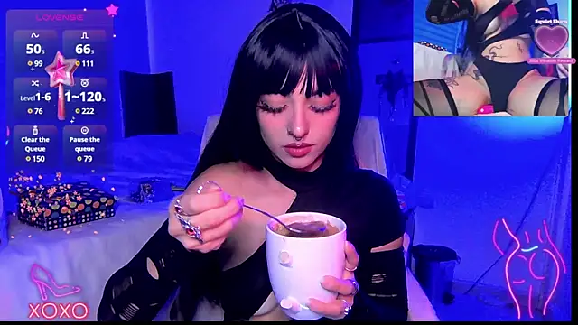 Snapshot of HollyDominic chatting on 12.07.24 HollyDominic online show from 12.07.24