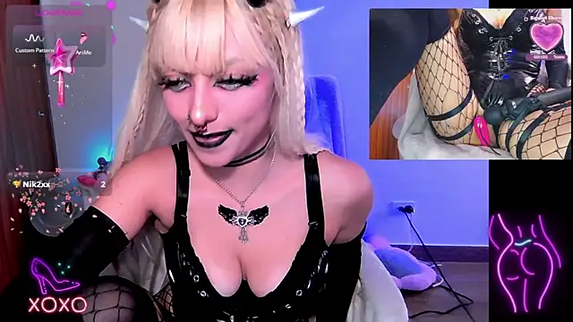 Snapshot of HollyDominic chatting on 01.12.25 HollyDominic online show from 01.12.25