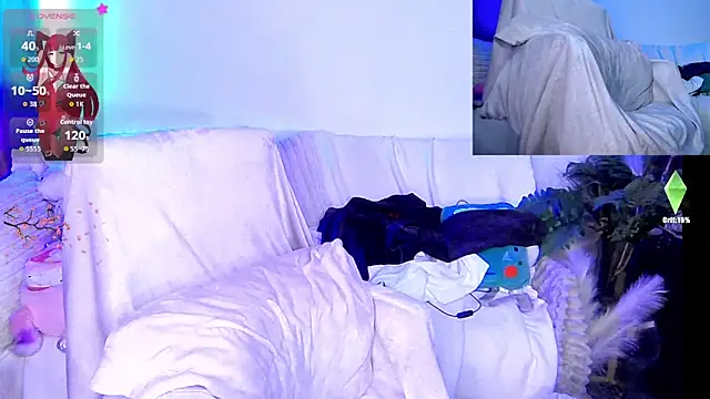 Snapshot of HollyDominic chatting on 09.17.25 HollyDominic online show from 09.17.25