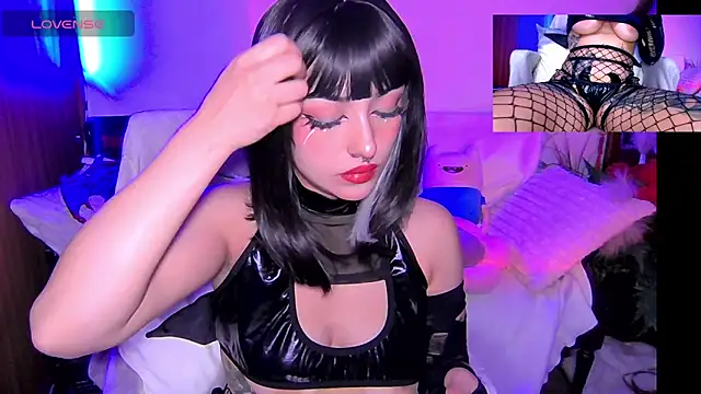 HollyDominic online show from 11.13.25