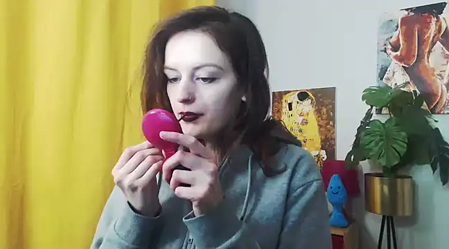 Snapshot of juicyNadine chatting on 12.13.24 juicyNadine online show from 12.13.24