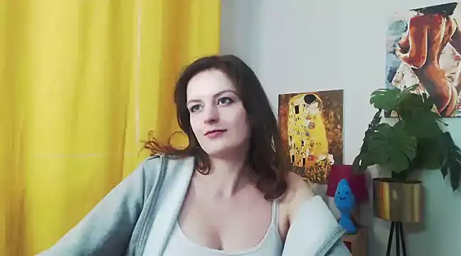 Snapshot of juicyNadine chatting on 12.13.24 juicyNadine online show from 12.13.24