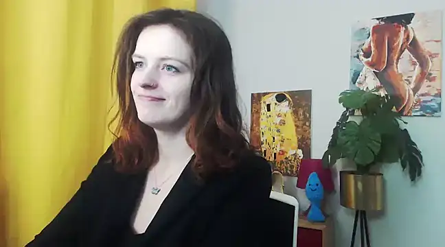 Snapshot of juicyNadine chatting on 12.17.24 juicyNadine online show from 12.17.24