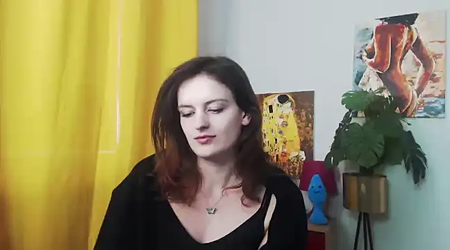 Snapshot of juicyNadine chatting on 12.17.24 juicyNadine online show from 12.17.24