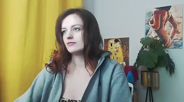 Snapshot of juicyNadine chatting on 12.18.24 juicyNadine online show from 12.18.24