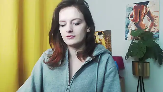 Snapshot of juicyNadine chatting on 12.19.24 juicyNadine online show from 12.19.24