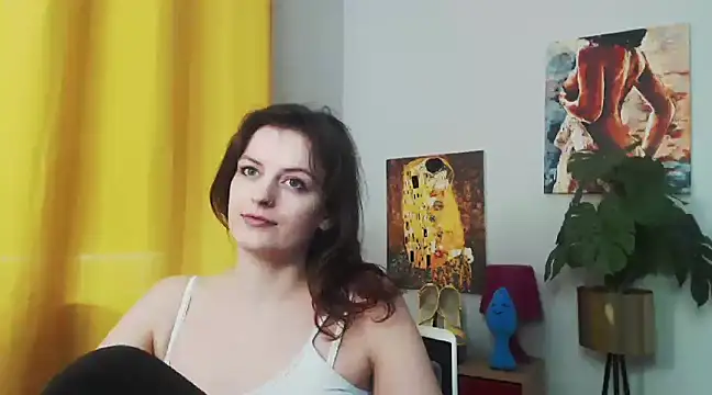 Snapshot of juicyNadine chatting on 12.19.24 juicyNadine online show from 12.19.24