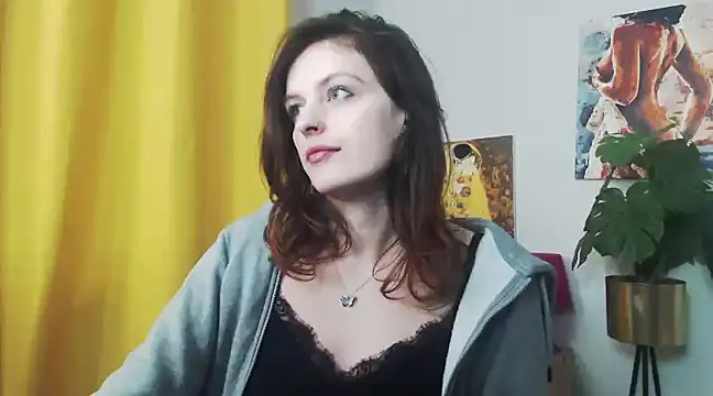 Snapshot of juicyNadine chatting on 01.02.25 juicyNadine online show from 01.02.25