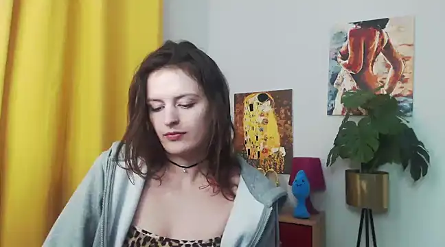 Snapshot of juicyNadine chatting on 01.10.25 juicyNadine online show from 01.10.25